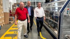El administrador del grupo Outerinho, Francisco Ferreira (izquierda) en su f�brica de Fafe