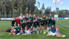 Los veteranos del Racing Club Ferrol celebrando el t�tulo.