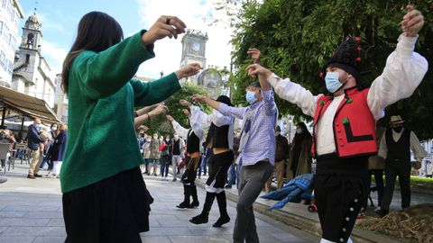 El baile, pero sobre todo la m�sica, fueron los protagonistas de este extra�o Domingo das Mozas 