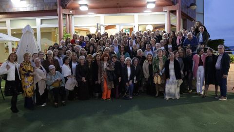 Profesionales vinculados al Abente y Lago, antes Hospital Militar, en la cena del 25.� aniversario del centro