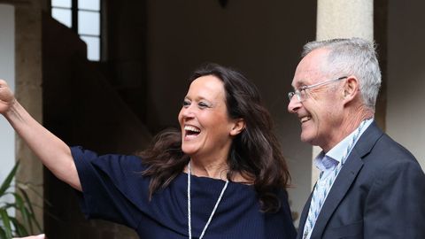 Mar&iacute;a Martin&oacute;n junto al genetista &Aacute;ngel Carracedo.