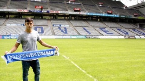 Edu Bedia en su presentaci�n con el Real Oviedo
