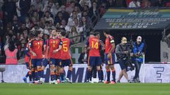 Los jugadores de la selecci�n espa�ola, celebrando uno de sus goles ante Inglaterra.