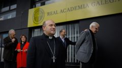 O arcebispo Francisco Jos� Prieto co�ece a sede provisional da Real Academia Galega (RAG)