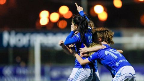 gol Villamayor Real Oviedo Femenino Barcelona .Las futbolistas azules celebran uno de los goles ante el Bar�a B