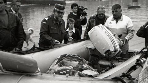 NAUFRAGIO DE �LA XANA� | 17 de Octubre | No se equivocaban mucho los marineros al afirmar que, lo que el mar no hab�a mostrado en los dos primeros d�as, lo devolver�a pasados ocho o nueve. As� fue. Junto al espig�n del puerto de Mux�a.