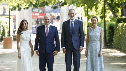 Los reyes, acompa&ntilde;ados por el pr&iacute;ncipe Alberto de M&oacute;naco, y la princesa Charl&egrave;ne, en el Real Jard&iacute;n Bot&aacute;nico