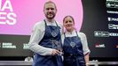 xel Smyth y Claudia Merchn, del restaurante Simpar, tras ganar el premio a cocinero revelacin en la ltima jornada de Madrid Fusin.