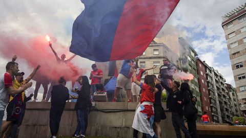 �Celebraste el ascenso de la UD Ourense?.La fiesta comenz� en Meis y se traslad� a la fuente de Concepci�n Arenal
