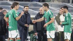 Romo dando indicaciones a Gorostidi, Fabio y Artetxe frente al Celta Fortuna. 