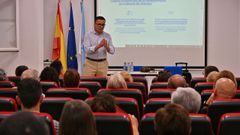 El conselleiro  de Emprego, Jos� Gonz�lez, durante su presentaci�n en O Ri�s.