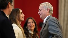 El presidente Jos� Antonio Kast saluda a la ya exministra Mara Sedini, destituida como portavoz gubernamental