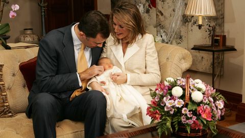 Felipe y Letizia presentan ante los medios a la princesa Leonor el 8 de noviembre del 2005