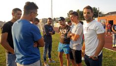 Los jugadores del Noia (en la imagen) comenzaron la pretemporada el mi�rcoles en San L�zaro. 