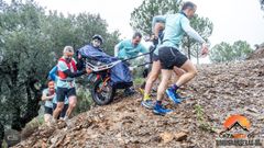 La familia�turolense Alc�n Aguilar ha participado ya en diferentes carreras adaptadas de Espa�a y Francia con sus hijos H�ctor y David, mellizos de 14 a�os con ataxia de Friedreich, una enfermedad gen�tica rara que les afecta a la coordinaci�n, la fuerza y la movilidad, y que por ahora no tiene cura