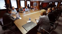 Javier Fernandez, junto a representantes sindicales y la alcaldesa de Aviles