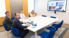 Representantes de la Xunta participando en la firma del convenio esta ma�ana