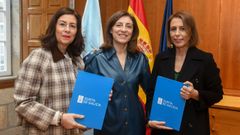 De izquierda a derecha, Marisol Díaz, directora xeral de Patrimonio Natural de la Xunta; Ángeles Vázquez, conselleira de Medio Ambiente e Cambio Climático, y Sandra Sarmento, directora de la Región Norte del instituto portugués.