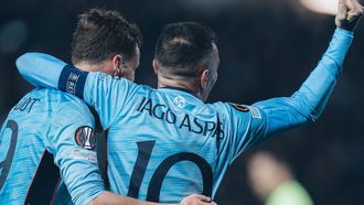 Aspas y Williot Swedberg, celebrando uno de los goles del Celta ante el PAOK.