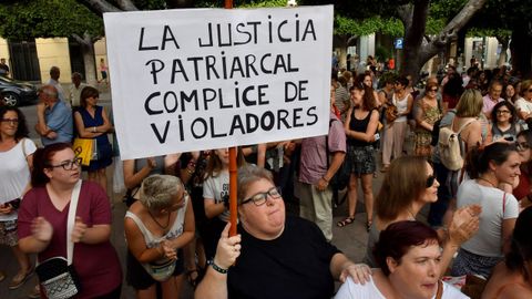 Manifestaci�n en Almer�a contra el auto que deja en libertad a los miembros de La Manada