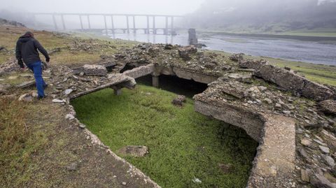 Embalse de Belesar, con muy poca agua. 