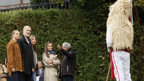 Los Reyes, la princesa Leonor y la Infanta Sof�a durante el acto de entrega del premio al ?Pueblo Ejemplar de Asturias 2025, a 25 de octubre de 2025, en Valdesoto, Sieto, Asturias (Espa�a). El Premio al Pueblo Ejemplar de Asturias 2025 ha sido concedido a la parroquia de Valdesoto, que pertenece al concejo asturiano de Siero