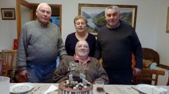 Casimiro con sus tres hijos, Paulo, Dosinda y Ramiro