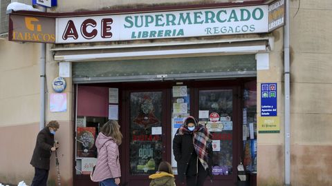 Imagen de archivo del supermercado de Triacastella que sell un boleto agraciado con un milln de euros en el sorteo de El Milln