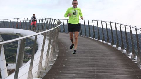 Gente corriendo y caminando esta ma�ana por Ferrol