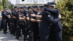 Emotiva despedida al polica local fallecido en Monforte
