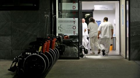 Acceso en el �rea de urgencias del hospital vigu�s �lvaro Cunqueiro