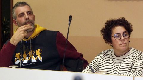 El concelleiro Jos� Antonio Otero, de Esquerda Unida, junto a su compa�era de partido Susana Mill�n