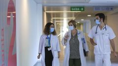 Tres m�dicos en una foto de archivo