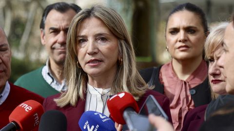 La portavoz del Grupo Parlamentario Popular en el Senado de Espa�a, Alicia Garc�a, atiende a la prensa durante un acto con los integrantes de la candidatura del PP de Zamora.