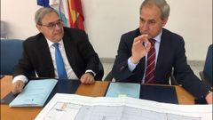 El empresario, Jes�s Hern�ndez Bleda, a la izquierda, junto al alcalde de Monforte, Jos� Tom�