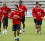 Pita, en el centro, tras Manu en un entrenamiento.