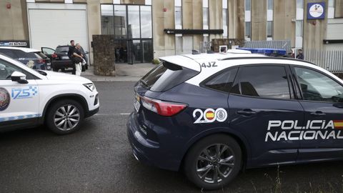 Patrullas de polica frente al rocdromo de Santiago en el que se produjo el fatal accidente