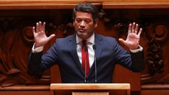 Andr Ventura, lder del partido portugus de extrema derecha, Chega, durante un debate en el Parlamento de Lisboa.