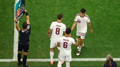 Pedri, en el momento en el que fue sustituido junto a Dani Olmo frente a Portugal para que entrasen Mikel Merino y Fabi�n.