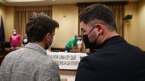 Jaume Asens portavoz de UP, conversa con Gabriel Rufi�n, de ERC, en el Congreso