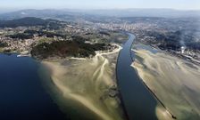El plan de Portos prev� el dragado del canal de navegaci�n del L�rez hasta el puente de la AP-9. 