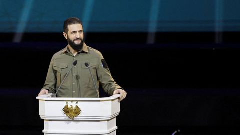 El presidente sirio, Ahmed al Sharaa, durante su discurso en el primer aniversario de la ca�da de Bachar al Asad