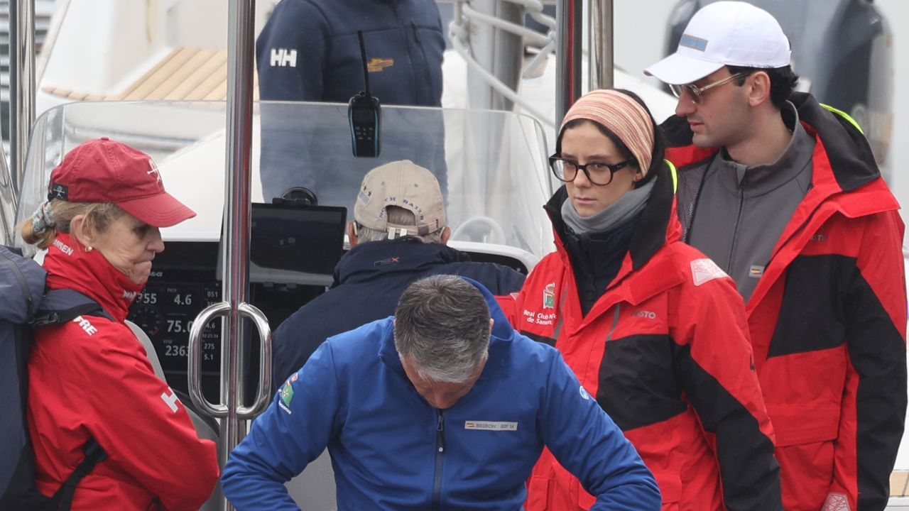 Victoria Federica y su novio acompañan en Sanxenxo al rey emérito Juan Carlos I