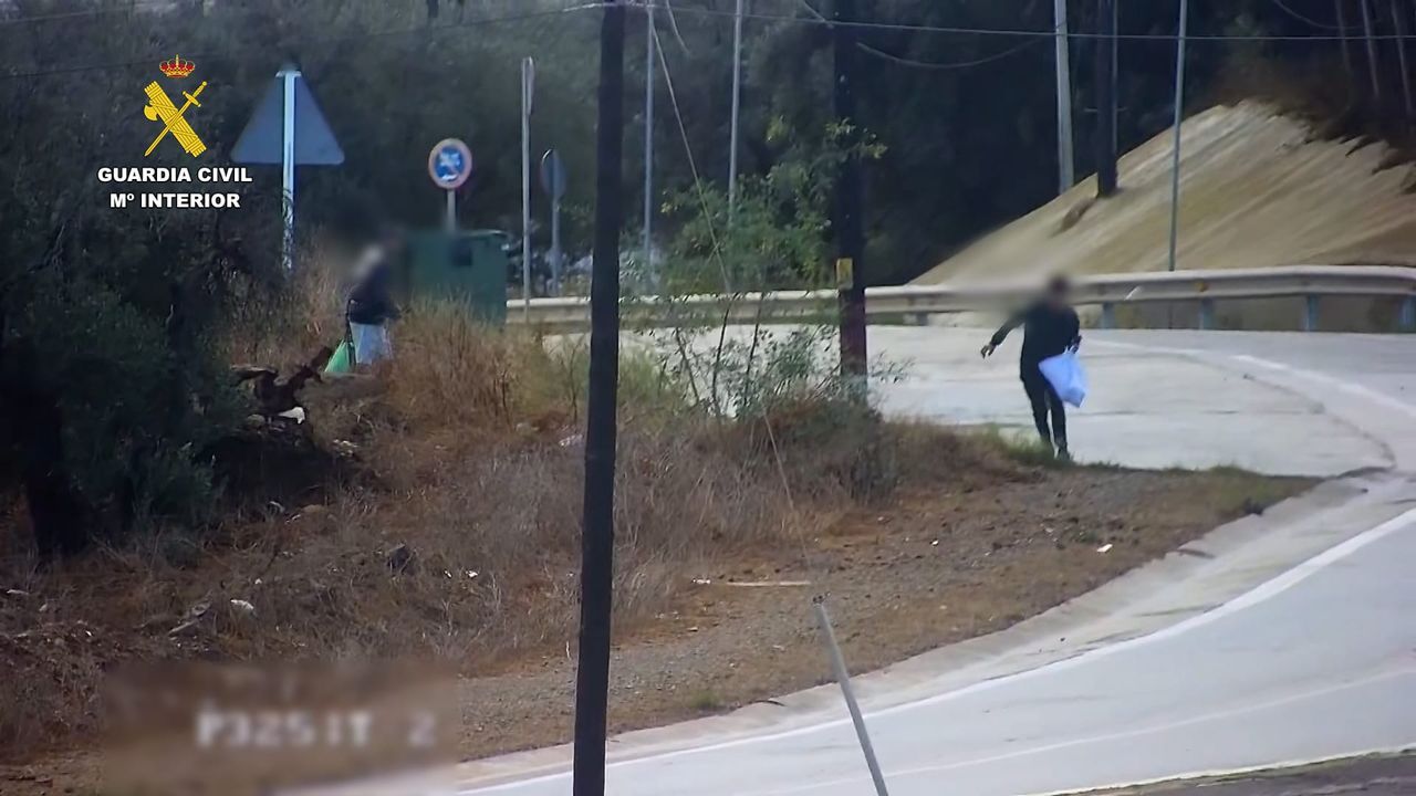 Detenidos por lanzar pelotas de hachís por encima de la valla de Melilla