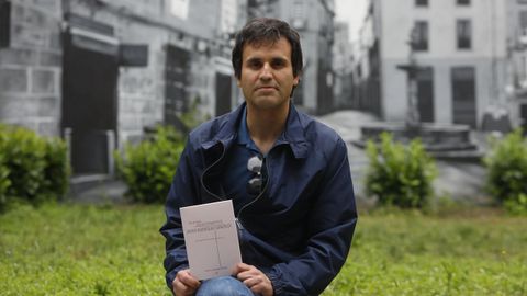 Javier Rodr�guez Gonz�lez present� en El Cercano �Do arcano voo da transparencia�