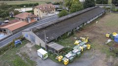Vista a�rea de la nave, junto a la carretera de Ferreira