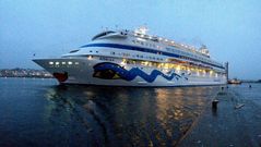 El �AidaCara� entrando en el puerto de A Coru�a