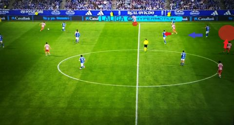 Imagen 1: Plan inicial de Larcam�n en el derbi y desaprovechamiento de salida sencilla por fuera