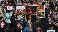 Concentraci�n multitudinaria ayer en Madrid para manifestar el rechazo a la guerra en Oriente Medio.