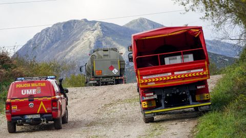 Efectivos de la Unidad Militar de Emergencias (UME) y de la Polica Nacional continan este mircoles con la bsqueda de los cuerpos de la mujer y de su beb desaparecidos en la provincia de Len en el ao 1987 en la balsa de una antigua mina de fluorita situada en Berbs, parroquia del concejo asturiano de Ribadesella